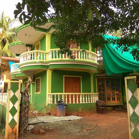 J.S Holiday Guest House 卡兰古特 外观 照片