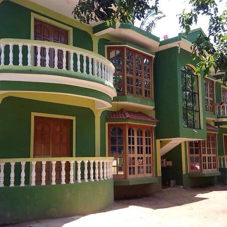 J.S Holiday Guest House 卡兰古特 外观 照片