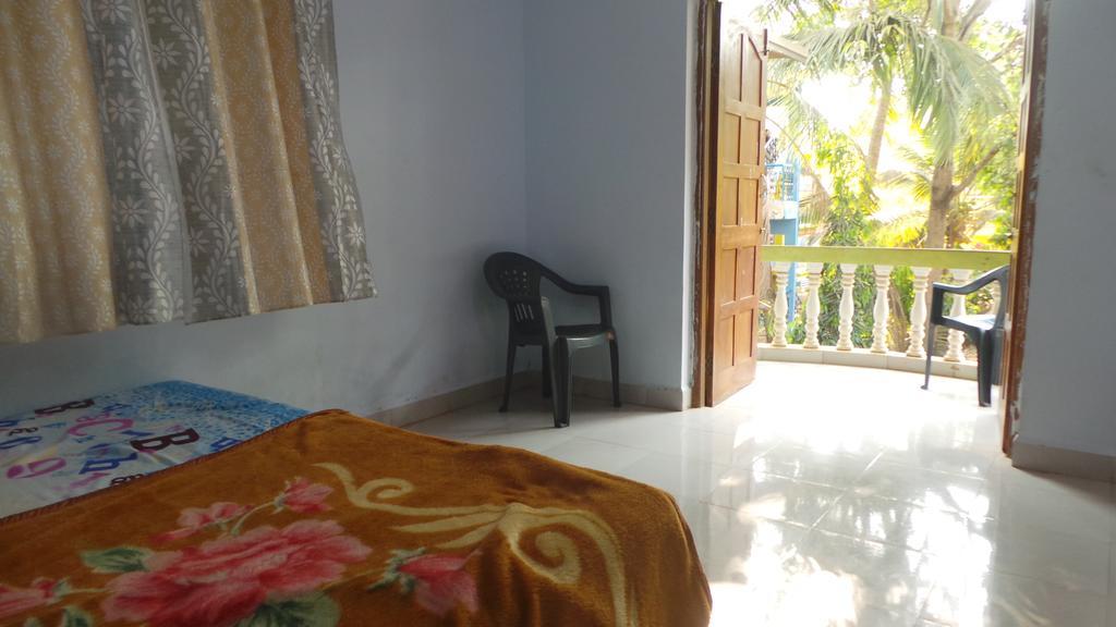 J.S Holiday Guest House 卡兰古特 外观 照片
